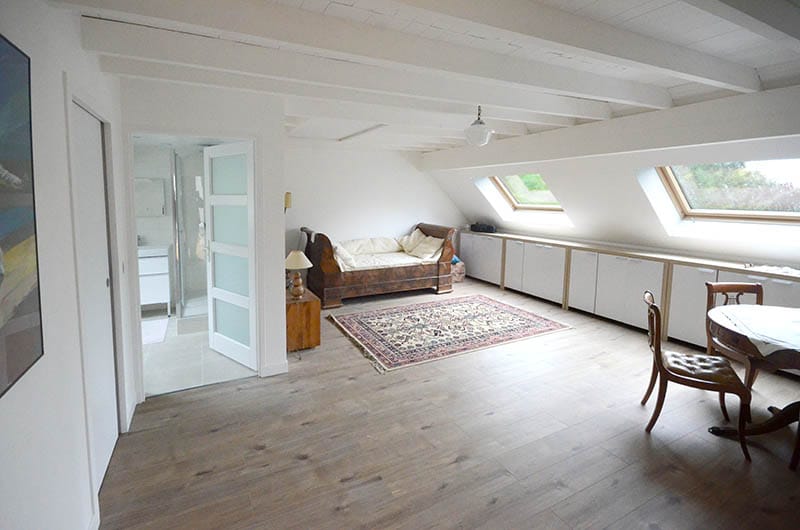 découvrez nos conseils et idées pour l'aménagement de combles : optimisation de l'espace, isolation, choix des matériaux et inspiration déco pour transformer vos combles en pièce de vie confortable et fonctionnelle.