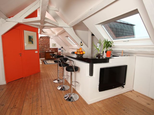 optimisez votre espace avec l’aménagement de combles : idées, conseils et solutions pour créer une pièce supplémentaire confortable et fonctionnelle sous les toits.