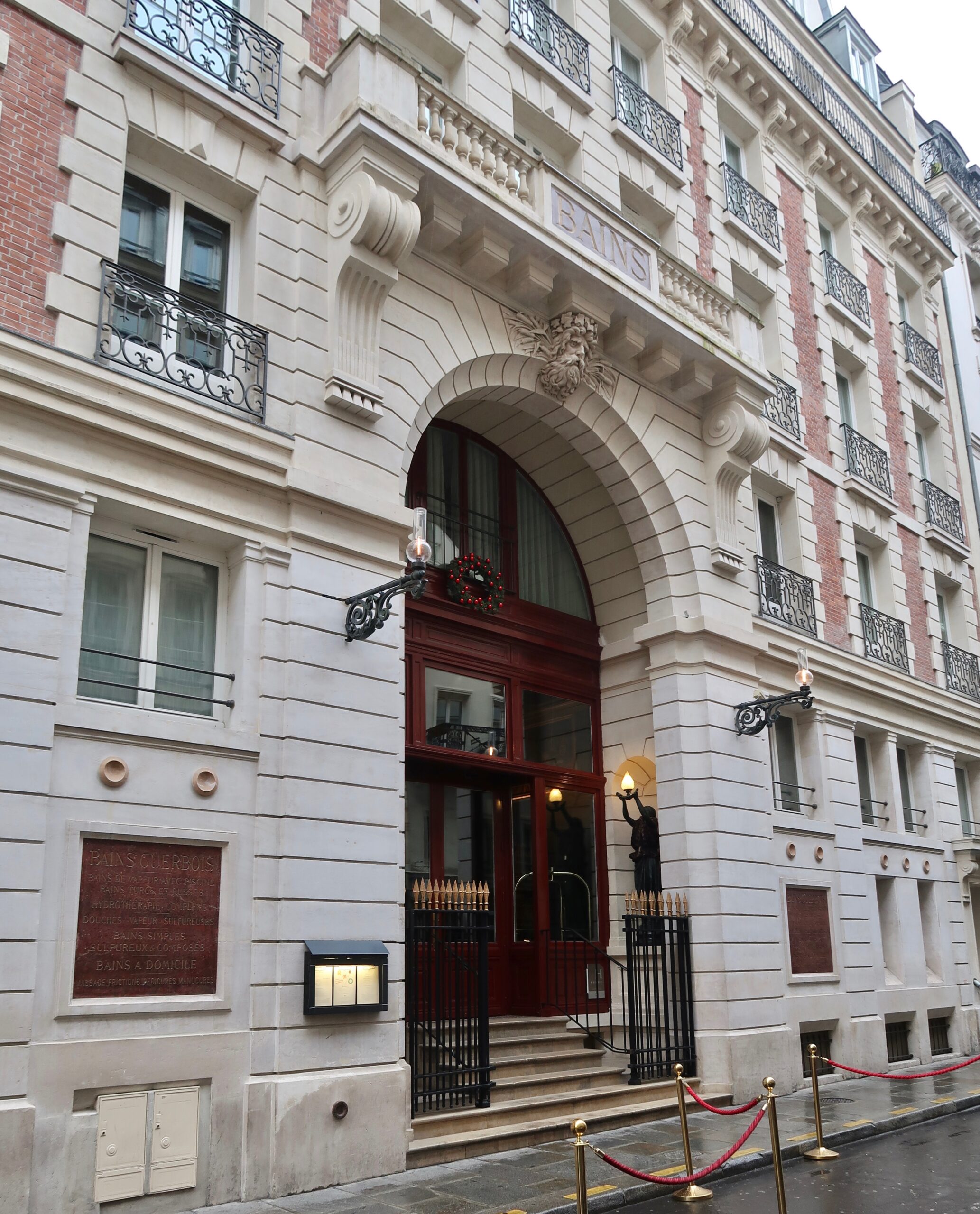 découvrez nos solutions de transformation de baignoire en douche à paris : modernisez votre salle de bain avec des installations rapides, sécurisées et sur-mesure. devis gratuit et conseils professionnels.