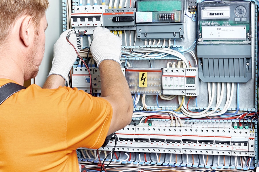 découvrez comment estimer le budget nécessaire pour la rénovation électrique de votre logement : conseils, coûts moyens, et astuces pour optimiser vos travaux d’électricité.