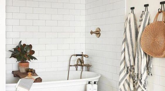 découvrez nos conseils et astuces pour estimer et optimiser le budget de votre salle de bain à paris. obtenez des devis, comparez les prix et réalisez votre projet au meilleur coût !