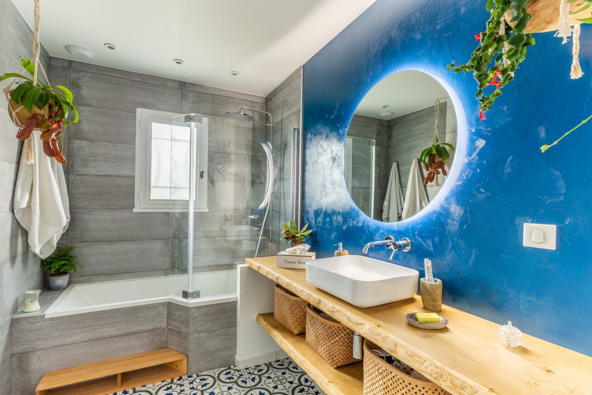 découvrez le coût de la rénovation d'une salle de bain à paris : prix moyens, facteurs influençant le budget, conseils pour estimer vos travaux et réussir votre projet au meilleur tarif.