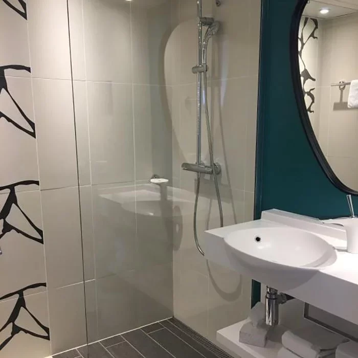 obtenez rapidement un devis personnalisé pour la rénovation de votre salle de bain à paris. profitez de conseils d'experts et comparez les meilleures offres pour transformer votre espace selon vos envies !