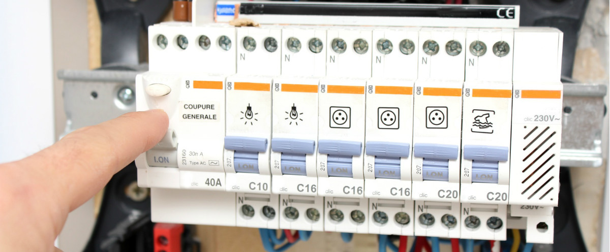 découvrez tout ce qu'il faut savoir sur l'électricité dans un appartement : conseils d'installation, sécurité, réglementation et économies d'énergie pour un logement sûr et performant.