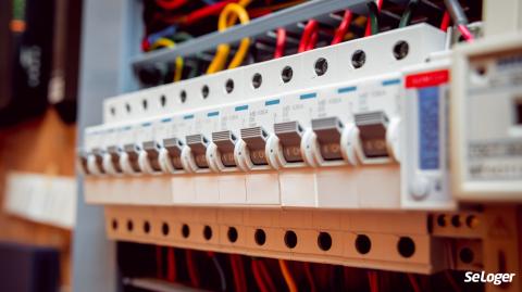 découvrez nos conseils pratiques et astuces pour optimiser l'électricité dans votre appartement : économies d'énergie, installation, sécurité et entretien pour un habitat moderne et confortable.