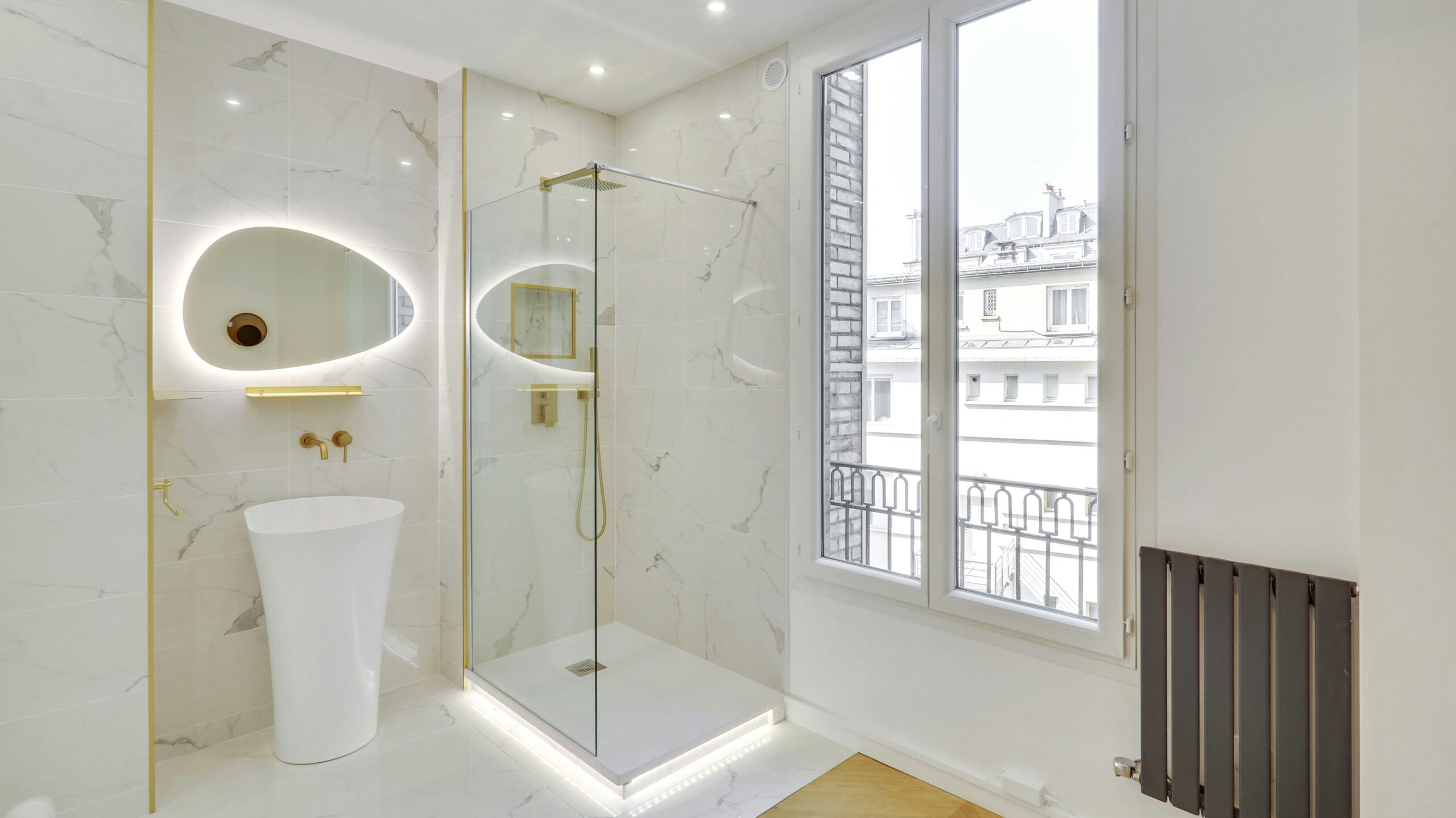 trouvez un installateur de salle de bain à paris qualifié pour la rénovation, l'aménagement ou la création sur mesure de votre salle de bains. devis rapide et conseils personnalisés.