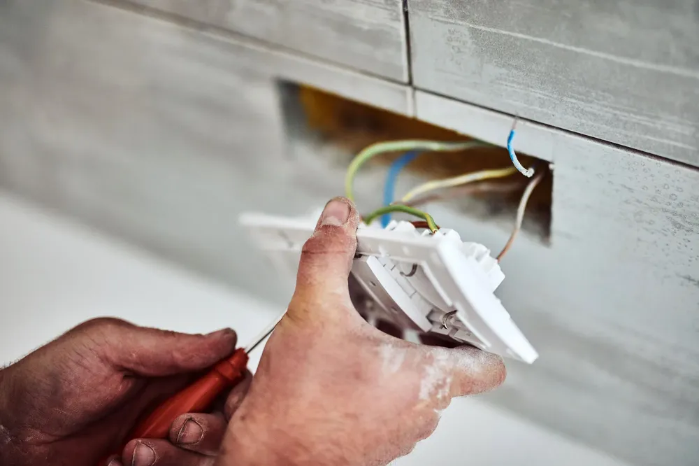 assurez la sécurité de votre habitation grâce à la mise aux normes de votre installation électrique. profitez d’un service professionnel pour moderniser et sécuriser votre électricité selon la réglementation en vigueur.