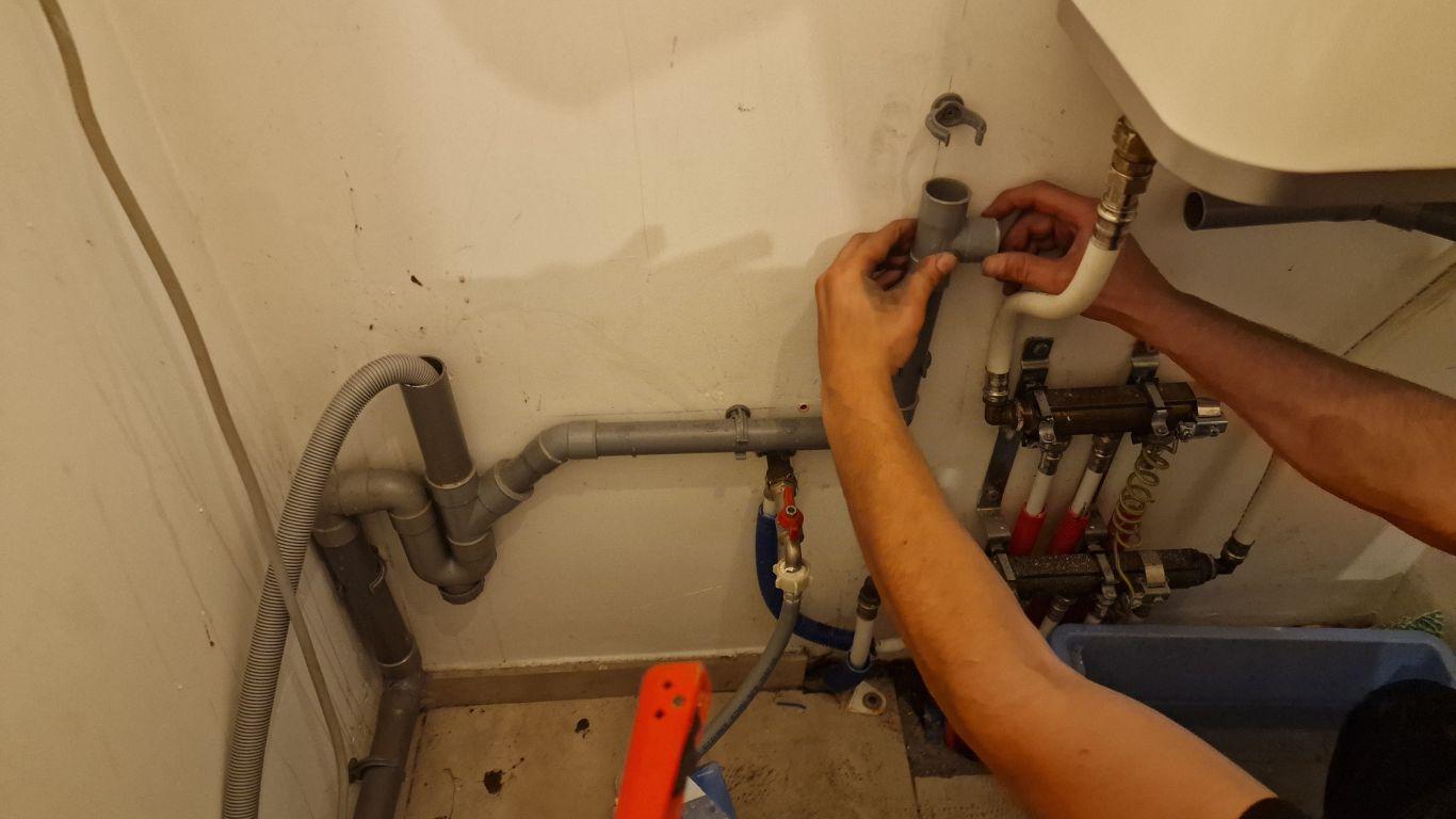 découvrez nos conseils pratiques pour entretenir, réparer et préserver la plomberie ancienne de votre maison. astuces, solutions et recommandations pour maintenir vos installations en bon état.