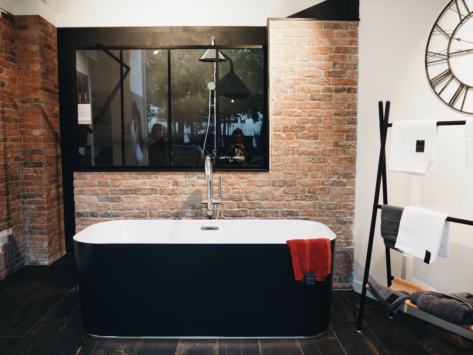 découvrez les tarifs moyens pour la rénovation de salle de bain à paris, ainsi que des conseils pour estimer votre budget et choisir le bon professionnel.