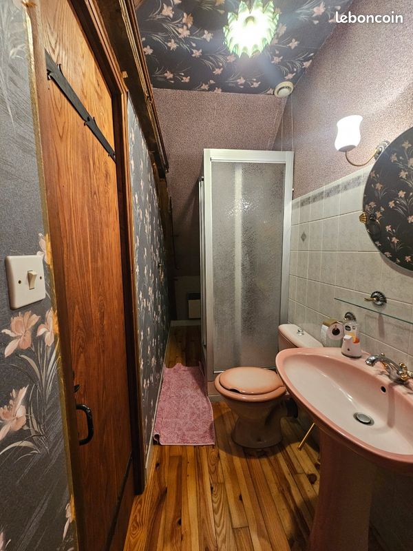 découvrez les différents prix pour aménager une salle de bain dans une chambre. conseils, exemples de budgets et astuces pour optimiser votre espace et votre investissement.