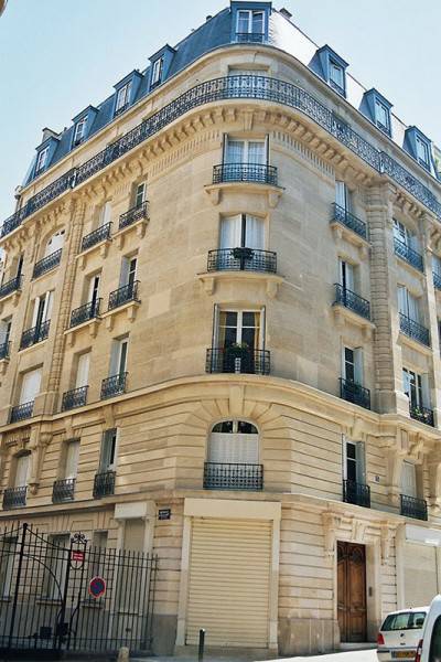 confiez votre ravalement de façade à paris à des experts qualifiés. redonnez éclat et protection à votre bâtiment avec nos services professionnels de rénovation et peinture de façade. devis gratuit rapide !