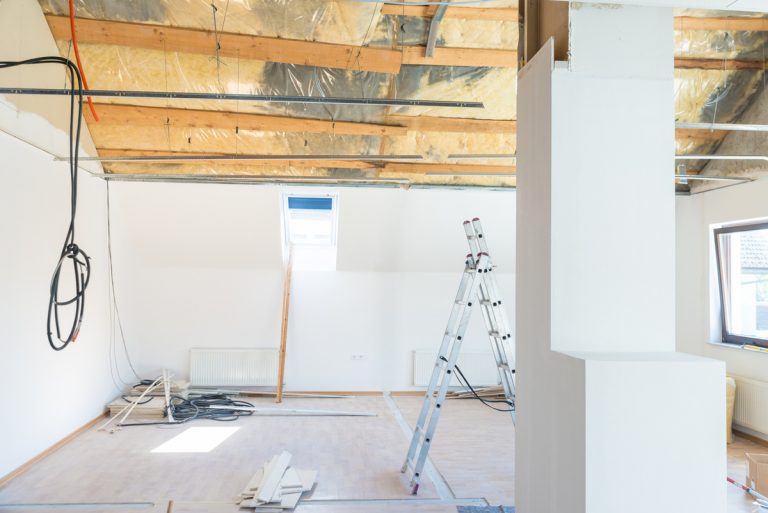 vous souhaitez refaire l’électricité de votre maison ? découvrez nos conseils pratiques, les étapes essentielles, le budget moyen et les normes à respecter pour réussir la rénovation électrique de votre habitation en toute sécurité.