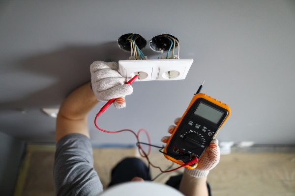 vous souhaitez refaire l'électricité de votre maison ? découvrez nos conseils pratiques, les étapes essentielles et les normes à respecter pour une rénovation électrique sécurisée et efficace.
