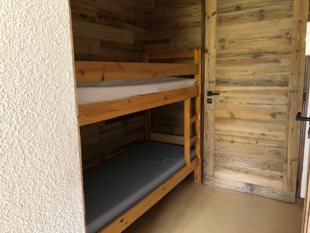 découvrez nos conseils et astuces pour réussir la rénovation de votre appartement à la montagne : optimisation de l'espace, matériaux adaptés, confort et ambiance chaleureuse pour un cocon unique en altitude.