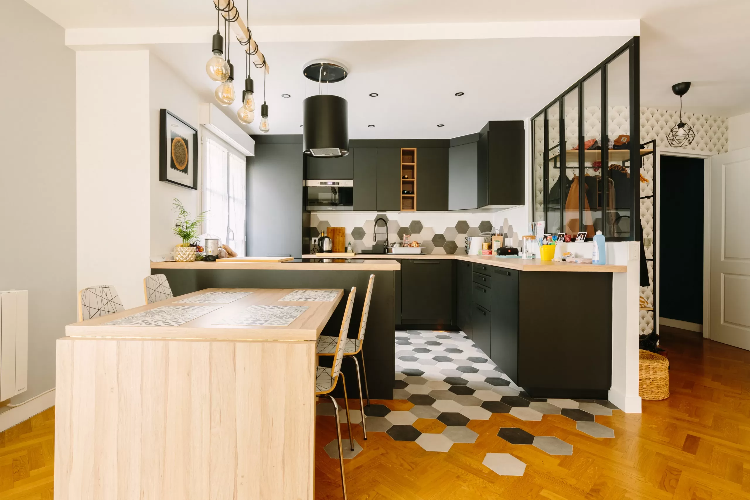 découvrez nos conseils et solutions pour la rénovation d'appartement : idées déco, travaux, astuces pour optimiser l'espace et réussir votre projet de rénovation du sol au plafond.