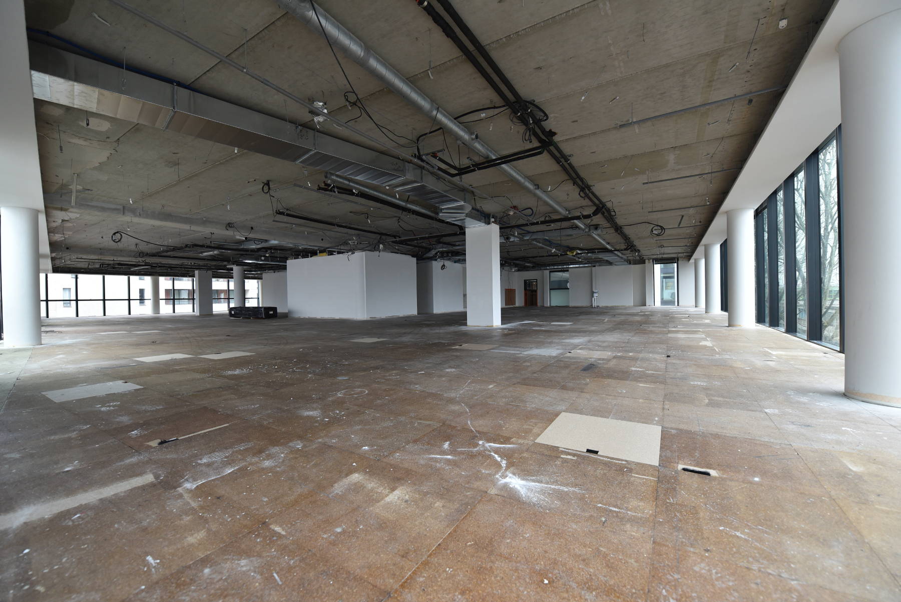 confiez la rénovation de votre sol à paris à des experts. pose de parquet, carrelage ou sols souples, nous transformons vos espaces avec soin et professionnalisme. devis gratuit et interventions rapides.