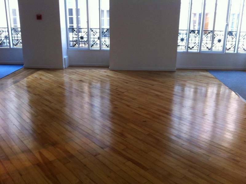 confiez la rénovation de votre parquet à paris à des experts qualifiés. remise à neuf, ponçage et vitrification pour redonner éclat et élégance à vos sols. devis gratuit et interventions rapides.