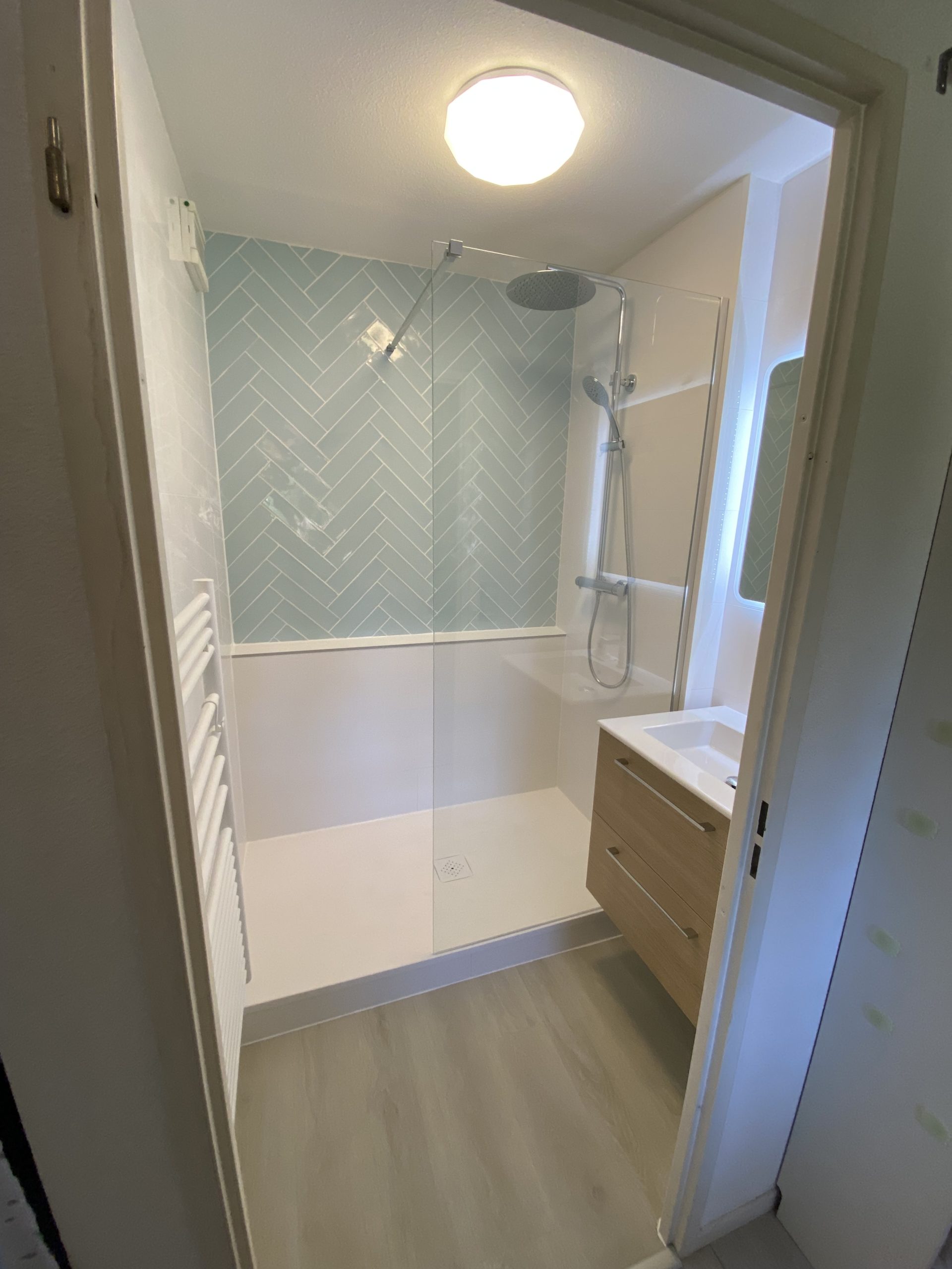 découvrez nos conseils et solutions pour réussir la rénovation de votre salle de bain : idées d’aménagement, choix des matériaux, tendances déco et astuces pour optimiser votre espace.