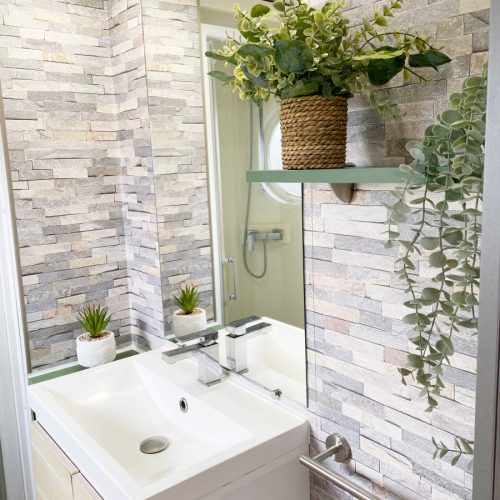 découvrez nos conseils et solutions pour la rénovation de salle de bain : idées d’agencement, choix de matériaux, tendances déco et astuces pour optimiser votre espace et votre budget.