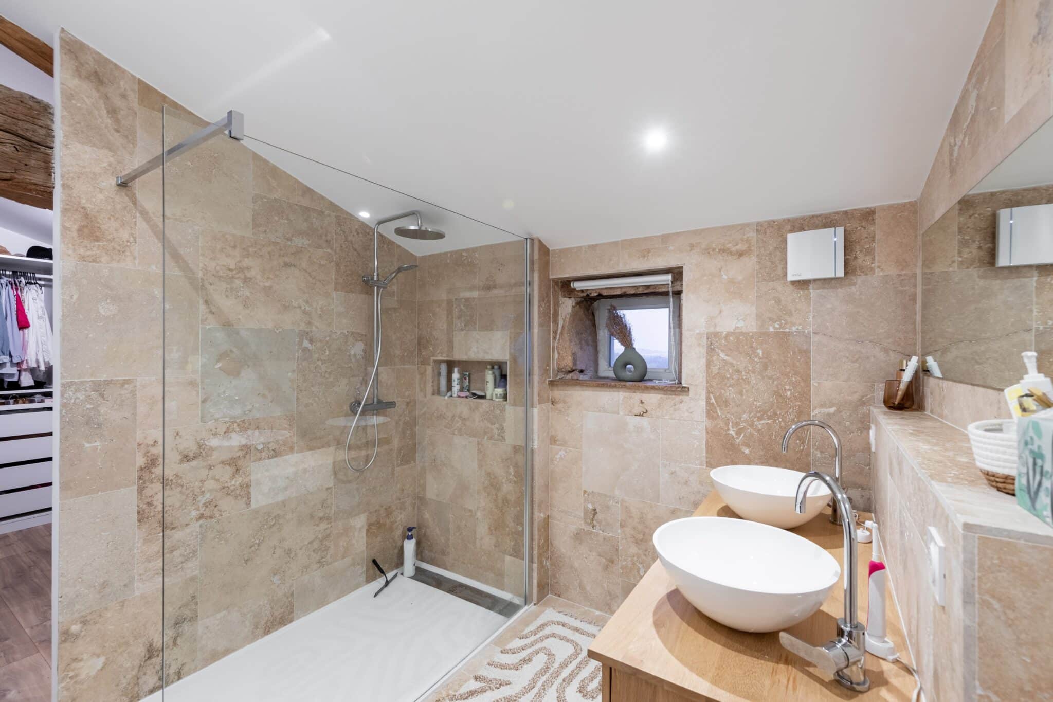 découvrez nos conseils et astuces pour réussir la rénovation de votre salle de bain : idées modernes, choix des matériaux, budget et étapes clés pour transformer votre espace.