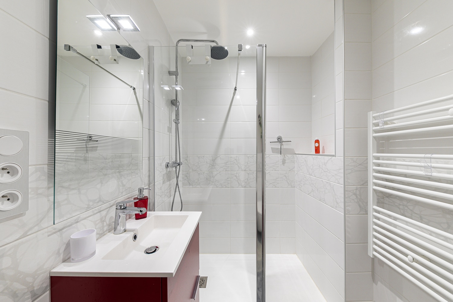 donnez une nouvelle vie à votre salle de bain grâce à nos conseils et inspirations pour une rénovation réussie. découvrez les étapes clés, matériaux et idées tendance pour créer un espace moderne et fonctionnel.