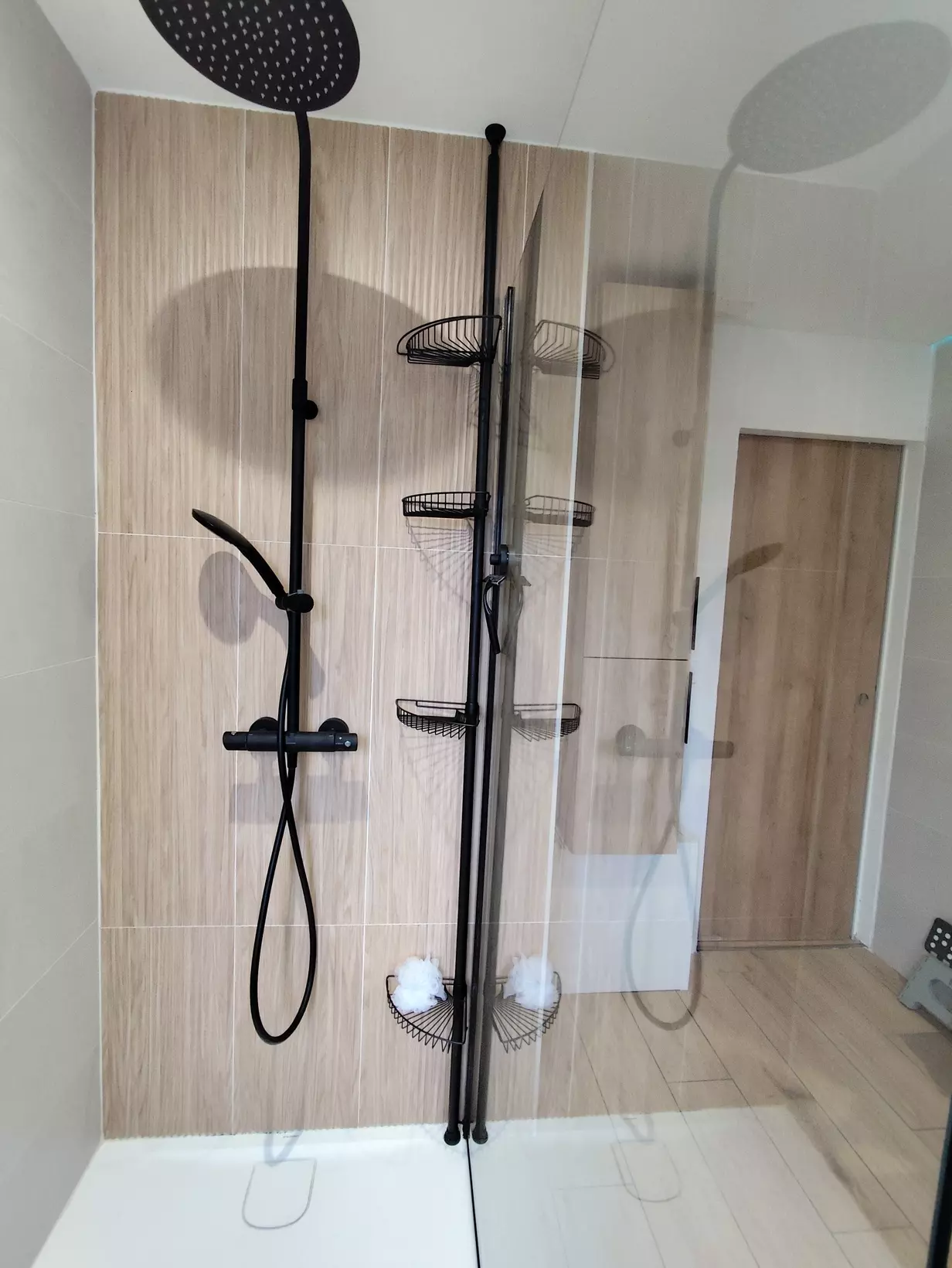 confiez la rénovation de votre salle de bain à un artisan qualifié. bénéficiez de conseils sur-mesure, d’un travail soigné et de solutions adaptées à vos besoins et à votre budget.