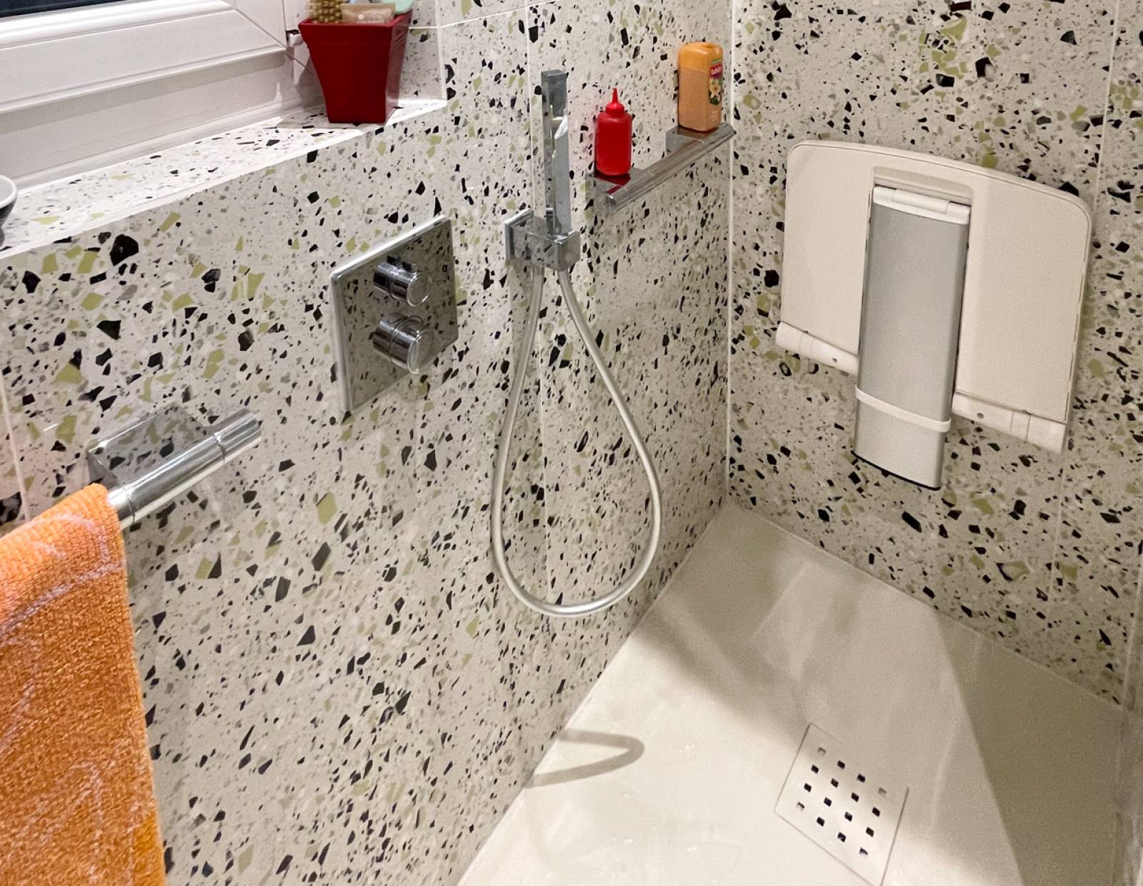confiez la rénovation de votre salle de bain à paris à des professionnels expérimentés. devis gratuit, conseils personnalisés et transformation sur-mesure selon vos envies et votre budget.