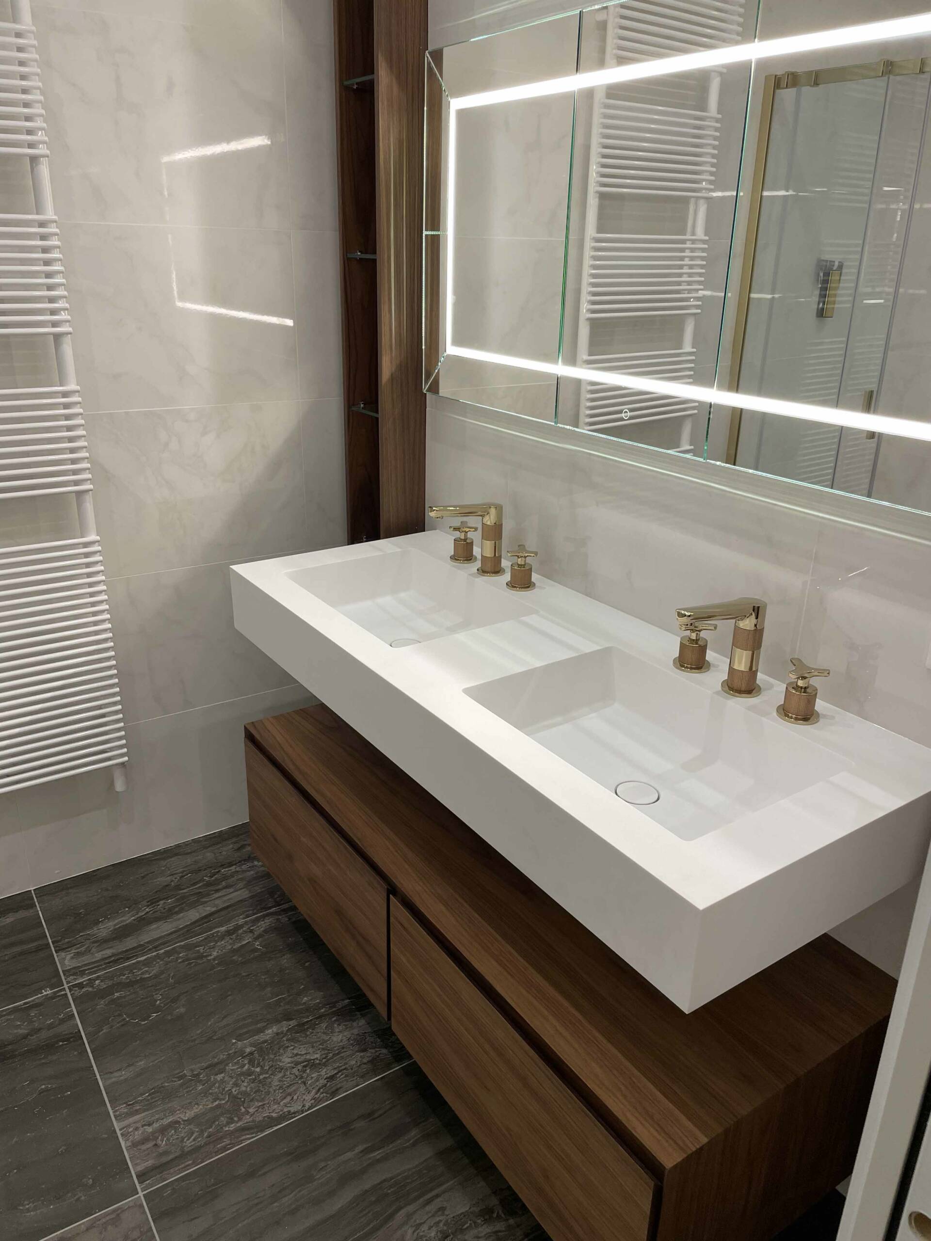 confiez la rénovation de votre salle de bain à paris à des experts qualifiés. devis gratuit, travaux sur-mesure, transformation complète et finitions haut de gamme pour un espace moderne et fonctionnel.