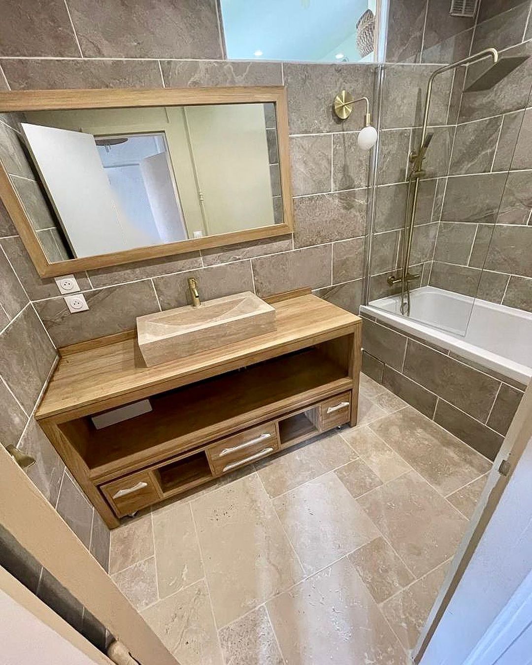 découvrez nos astuces pour rénover votre salle de bain à paris au meilleur prix. conseils pratiques, estimation des coûts, idées et solutions économiques pour une rénovation réussie.