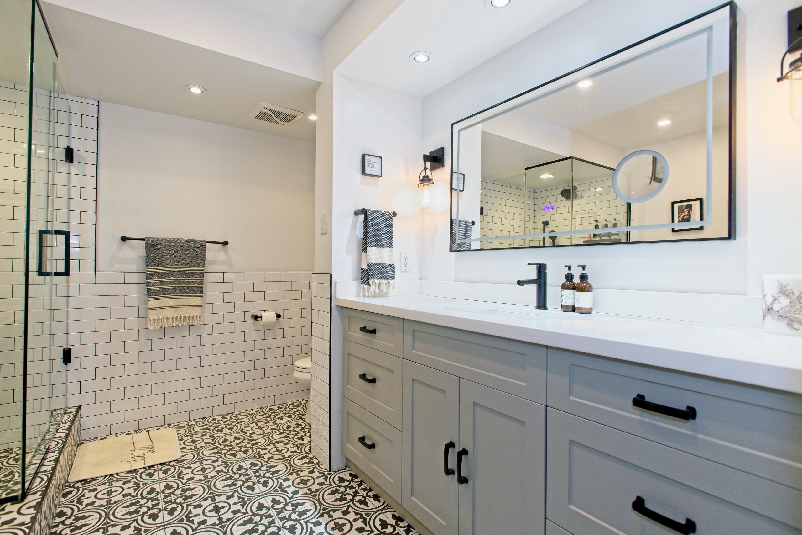confiez la rénovation de votre salle de bains à des experts : conseils, idées design, aménagements pratiques et solutions sur-mesure pour moderniser et valoriser votre espace.