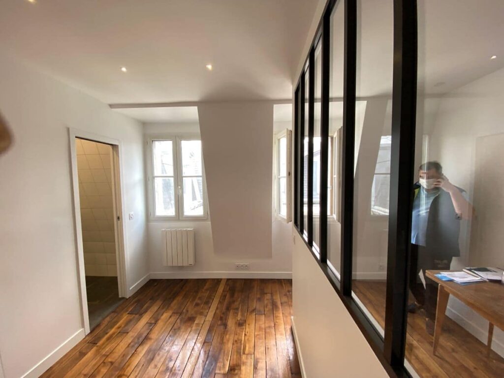 confiez la rénovation de votre studio à paris à des experts : conseils personnalisés, optimisation de l'espace et travaux de qualité pour un intérieur moderne et fonctionnel.