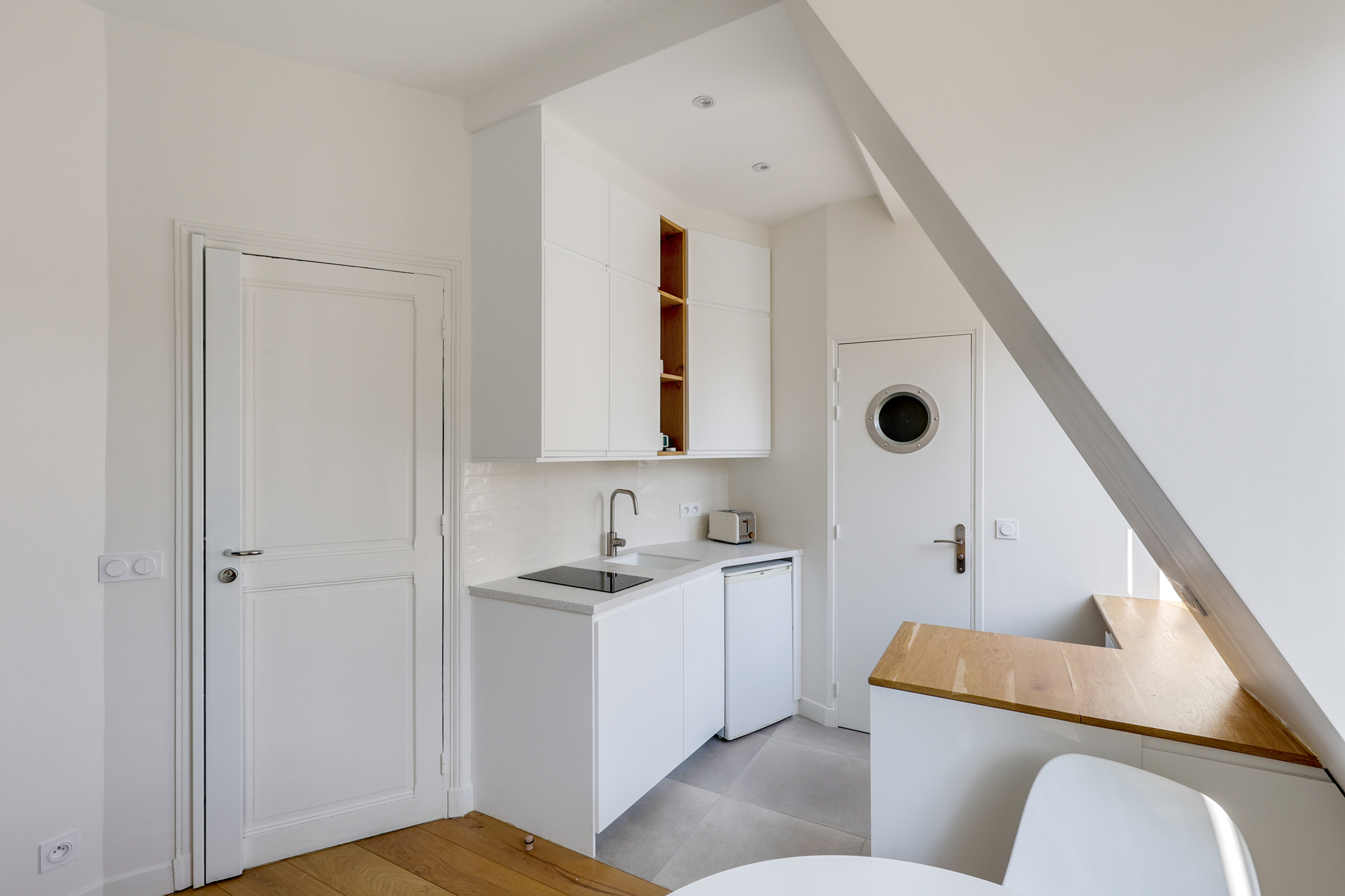 confiez la rénovation de votre studio à paris à nos experts pour un espace moderne, fonctionnel et sur-mesure. devis gratuit et accompagnement personnalisé.