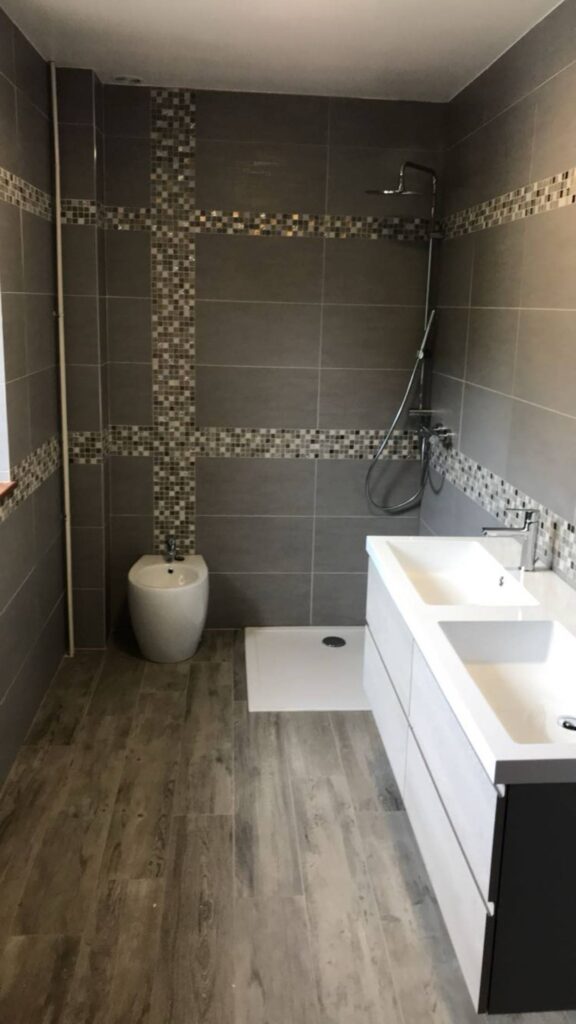 confiez la rénovation de votre salle de bain à des experts à paris. profitez d'une solution clé en main, du design à l'installation, pour une salle de bain sur mesure, fonctionnelle et élégante.