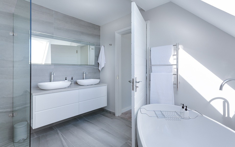 découvrez comment aménager une salle de bain moderne, optimiser l'espace en m2 et choisir des équipements tendances pour un intérieur élégant et fonctionnel.