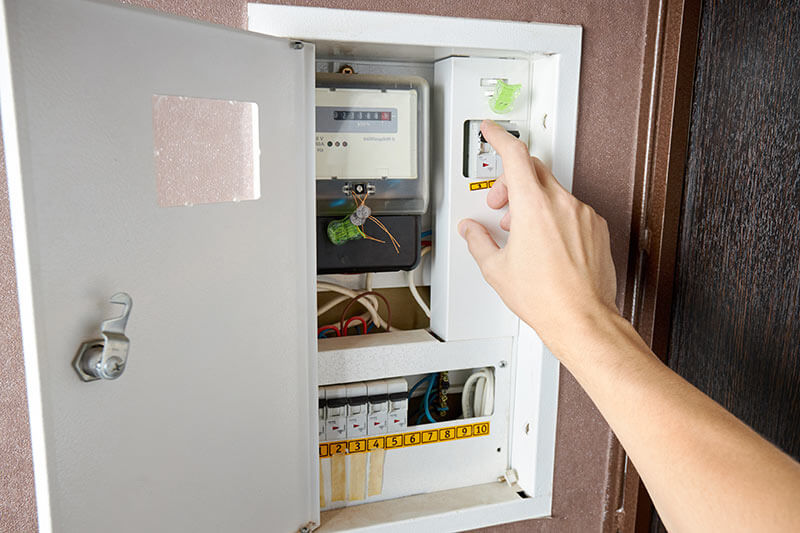 découvrez les tarifs des électriciens et nos meilleures astuces pour économiser sur vos travaux électriques. obtenez des conseils pratiques pour choisir le bon professionnel au meilleur prix.