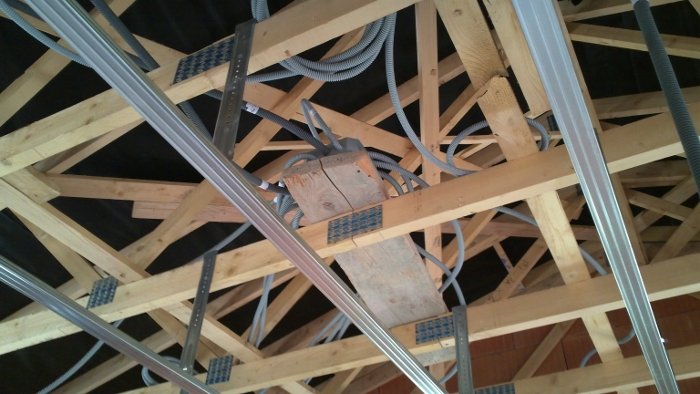 découvrez combien de temps prévoir pour les travaux d'électricité lors de la construction ou la rénovation de votre maison. conseils, étapes clés et astuces pour un chantier maîtrisé.