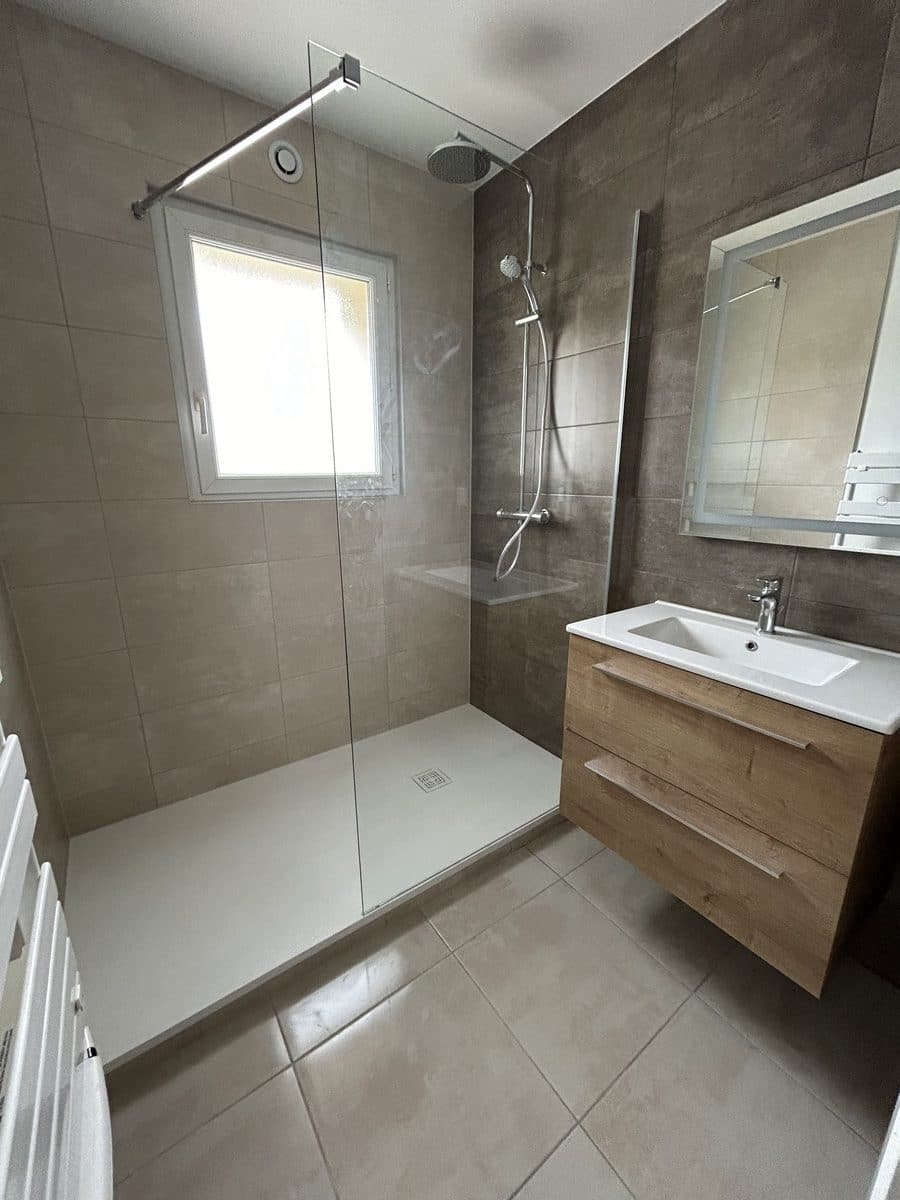 découvrez comment transformer votre salle de bains en un espace moderne et fonctionnel grâce à nos conseils pratiques, idées de rénovation et solutions design adaptées à tous les budgets.