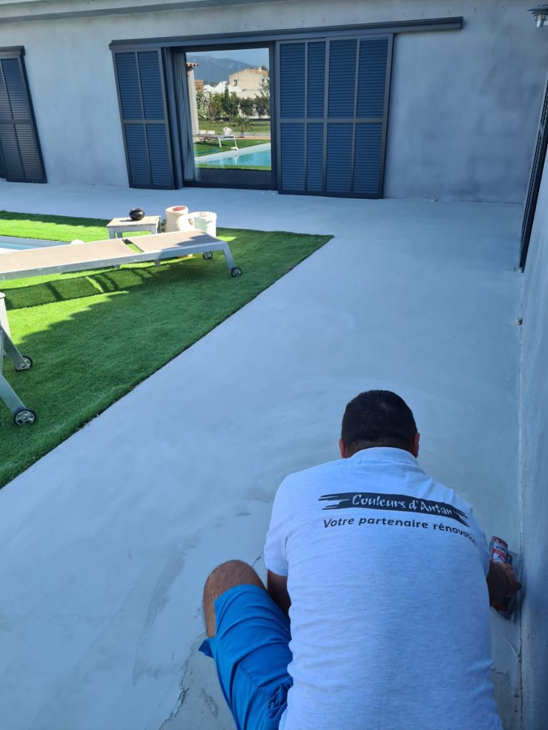 découvrez tout sur le béton ciré : conseils, avantages, utilisations et astuces pour intégrer ce revêtement moderne et élégant à votre intérieur ou extérieur.