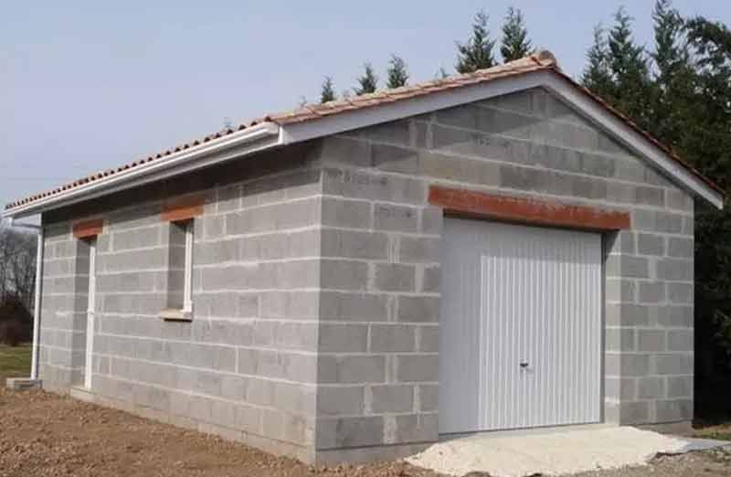 découvrez tout ce qu'il faut savoir sur le coût de construction d'un garage : prix au m², facteurs influençant le tarif, conseils pour optimiser votre budget et réussir votre projet.