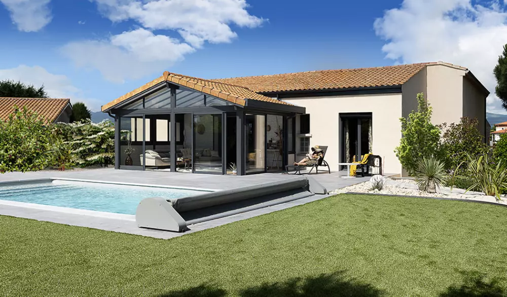 découvrez le coût estimatif d'une extension de maison de 20m2 avec toit plat : prix au m2, facteurs à considérer, conseils pour budgétiser et optimiser votre projet d'agrandissement.