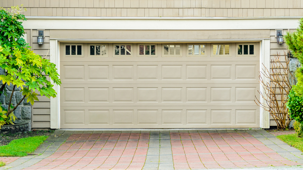 découvrez les coûts de construction d’un garage, des facteurs qui influencent le prix aux astuces pour optimiser votre budget. comparez les solutions pour bâtir un garage adapté à vos besoins et à votre investissement.