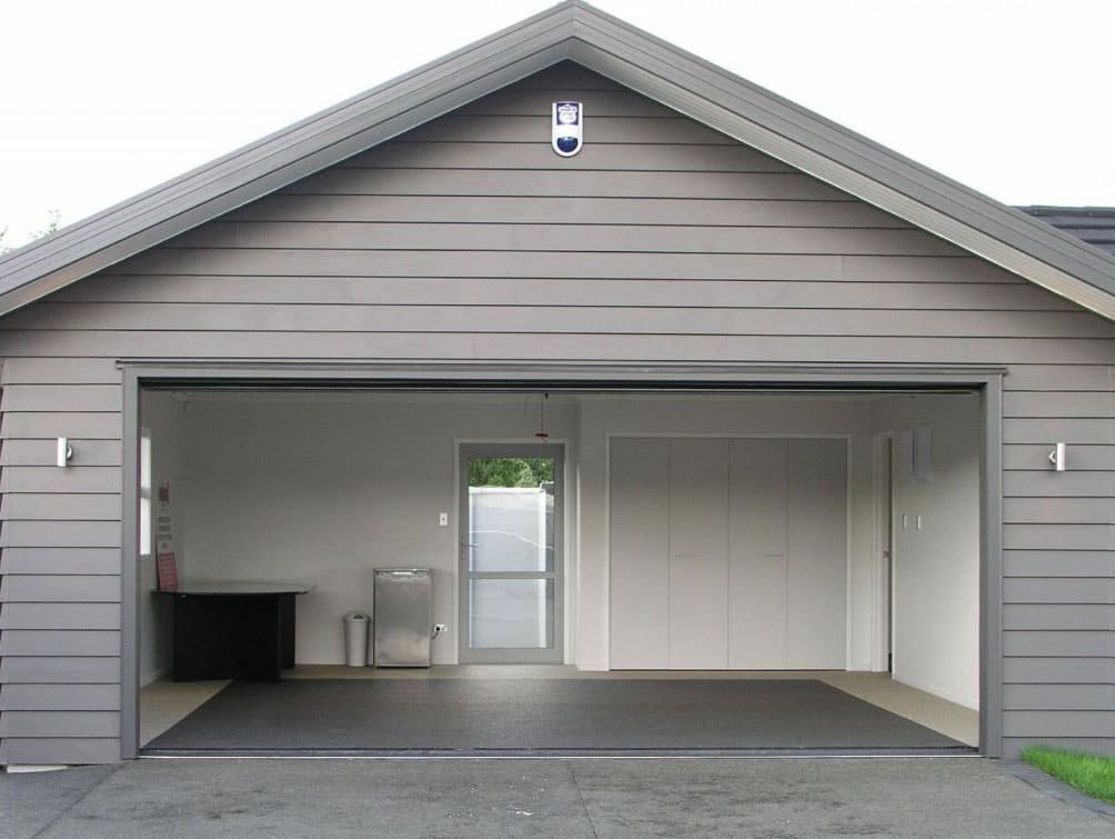 découvrez les principaux coûts de construction d’un garage en 2024 : matériaux, main-d’œuvre, facteurs d’influence et conseils pour estimer votre budget.