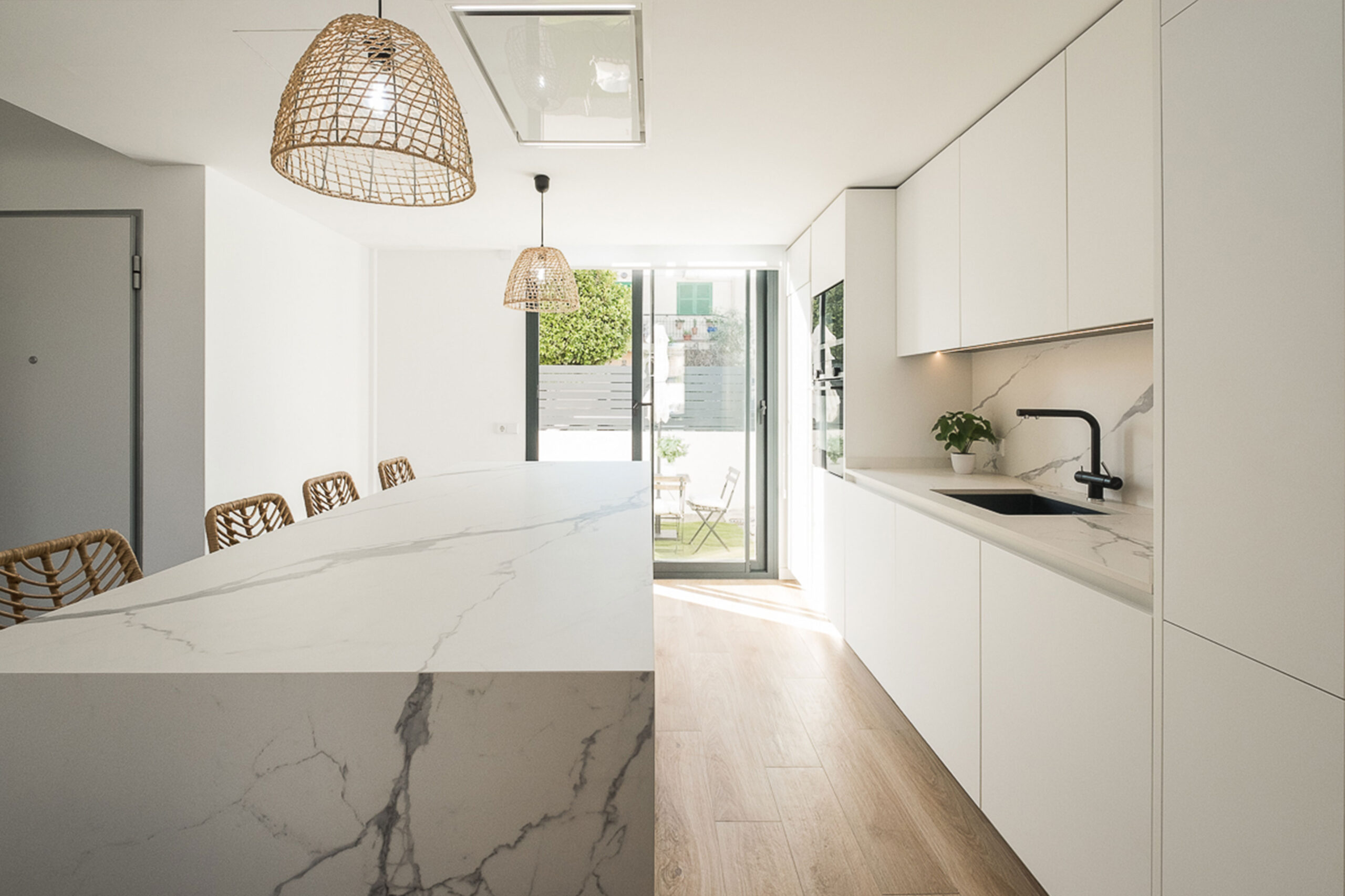 découvrez les tendances de la cuisine moderne : idées de décoration, aménagement fonctionnel, matériaux innovants et astuces pour créer une pièce élégante et conviviale adaptée à votre style de vie.