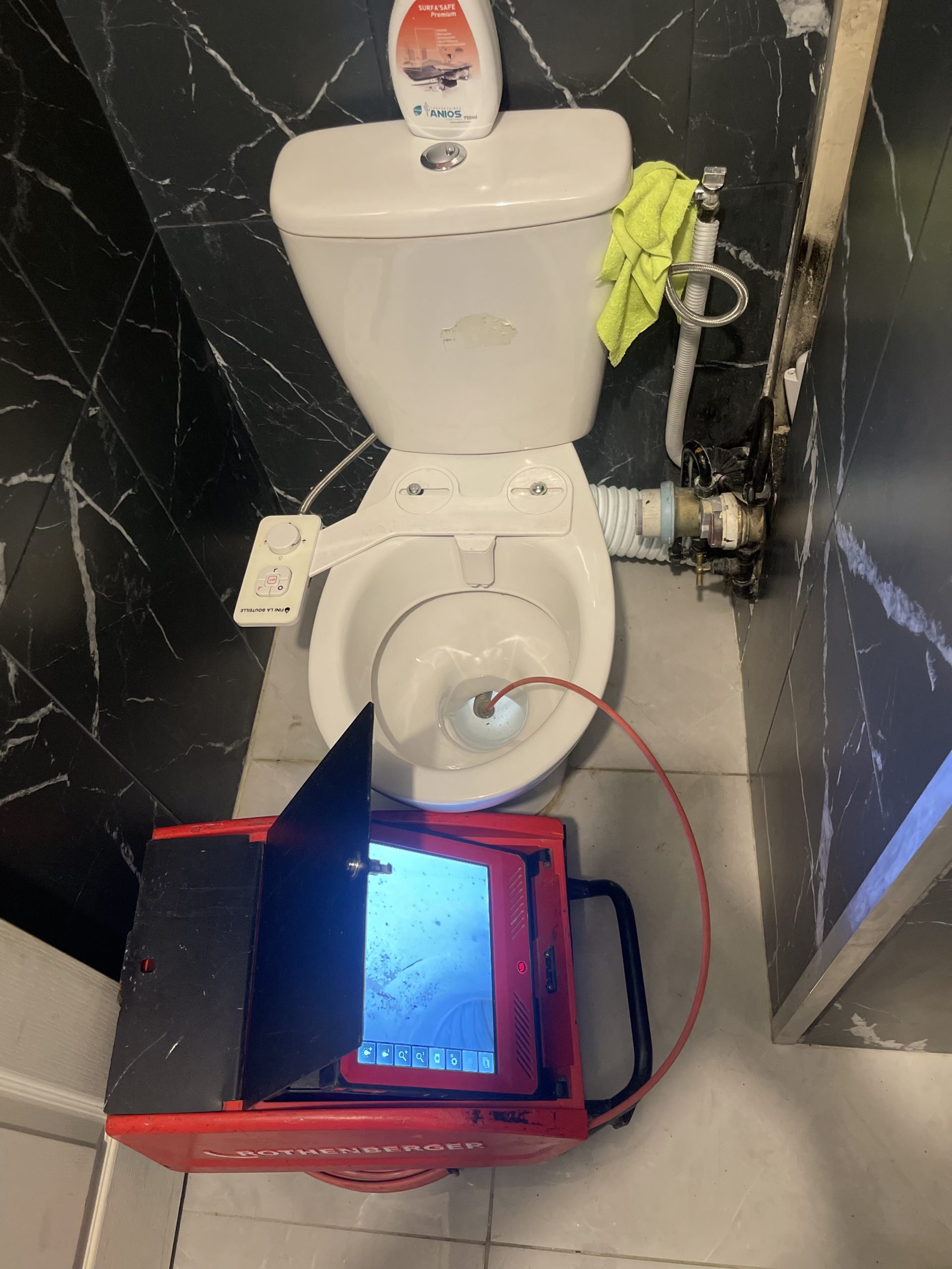 découvrez des astuces efficaces pour déboucher vos canalisations à clamart rapidement et facilement. solutions simples et conseils pratiques pour éviter les bouchons.