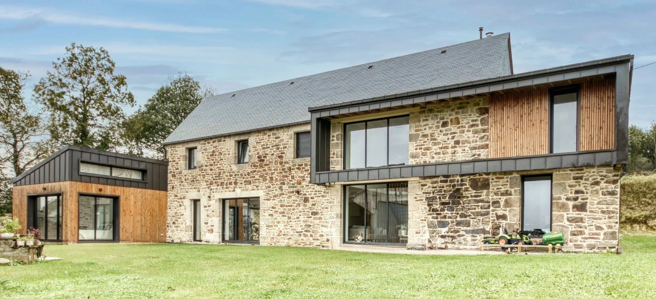 découvrez une ferme authentique à restaurer près de paris, idéale pour un projet immobilier ou une résidence de charme à seulement quelques kilomètres de la capitale.