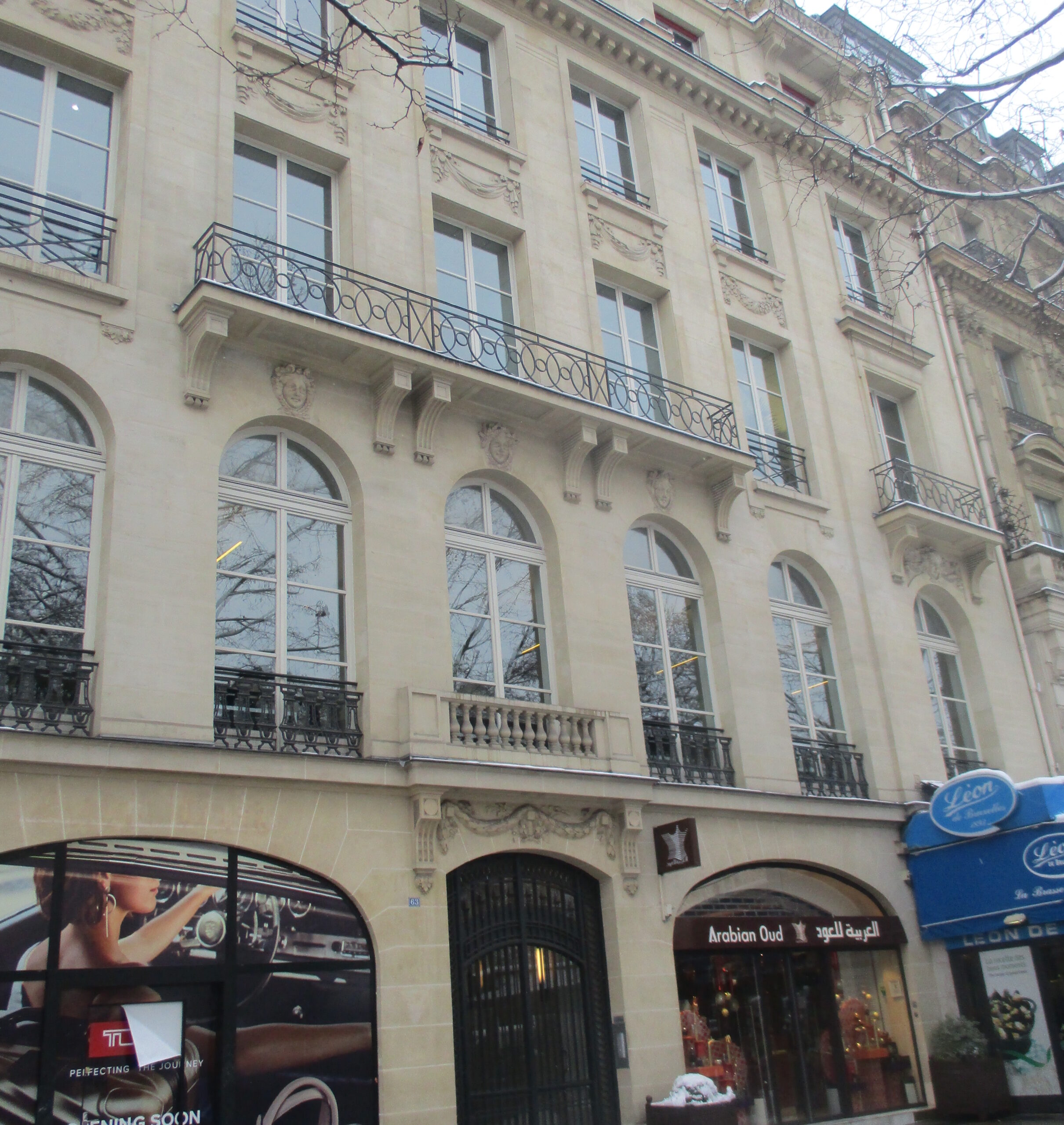 découvrez la transformation de l'immeuble du triangle d'or en logements sociaux modernes, alliant confort et accessibilité au cœur de la ville.