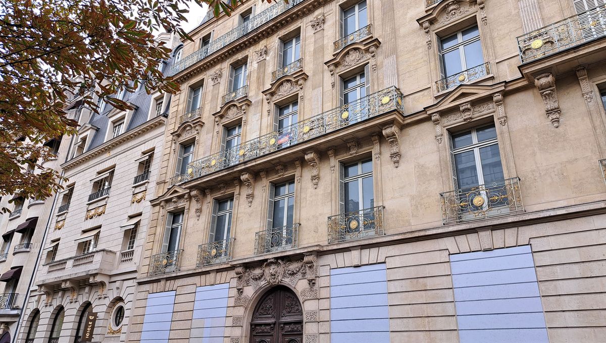 découvrez la transformation de l'immeuble du triangle d'or en logements sociaux modernes, offrant un cadre de vie accessible et convivial au cœur de la ville.