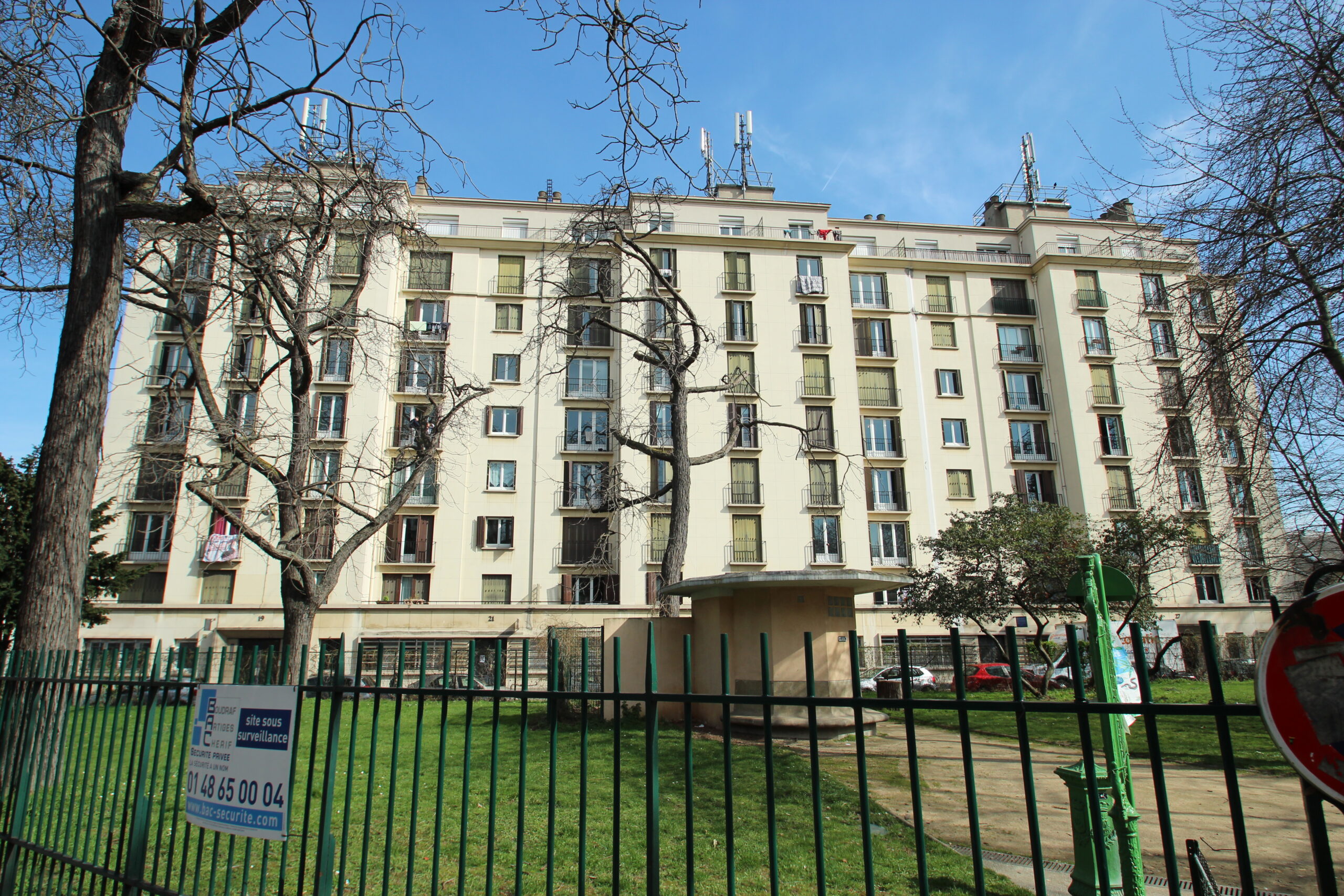 le square marie-curie rouvre ses portes à austerlitz, offrant un espace vert rénové et convivial pour se détendre en plein cœur de la ville.