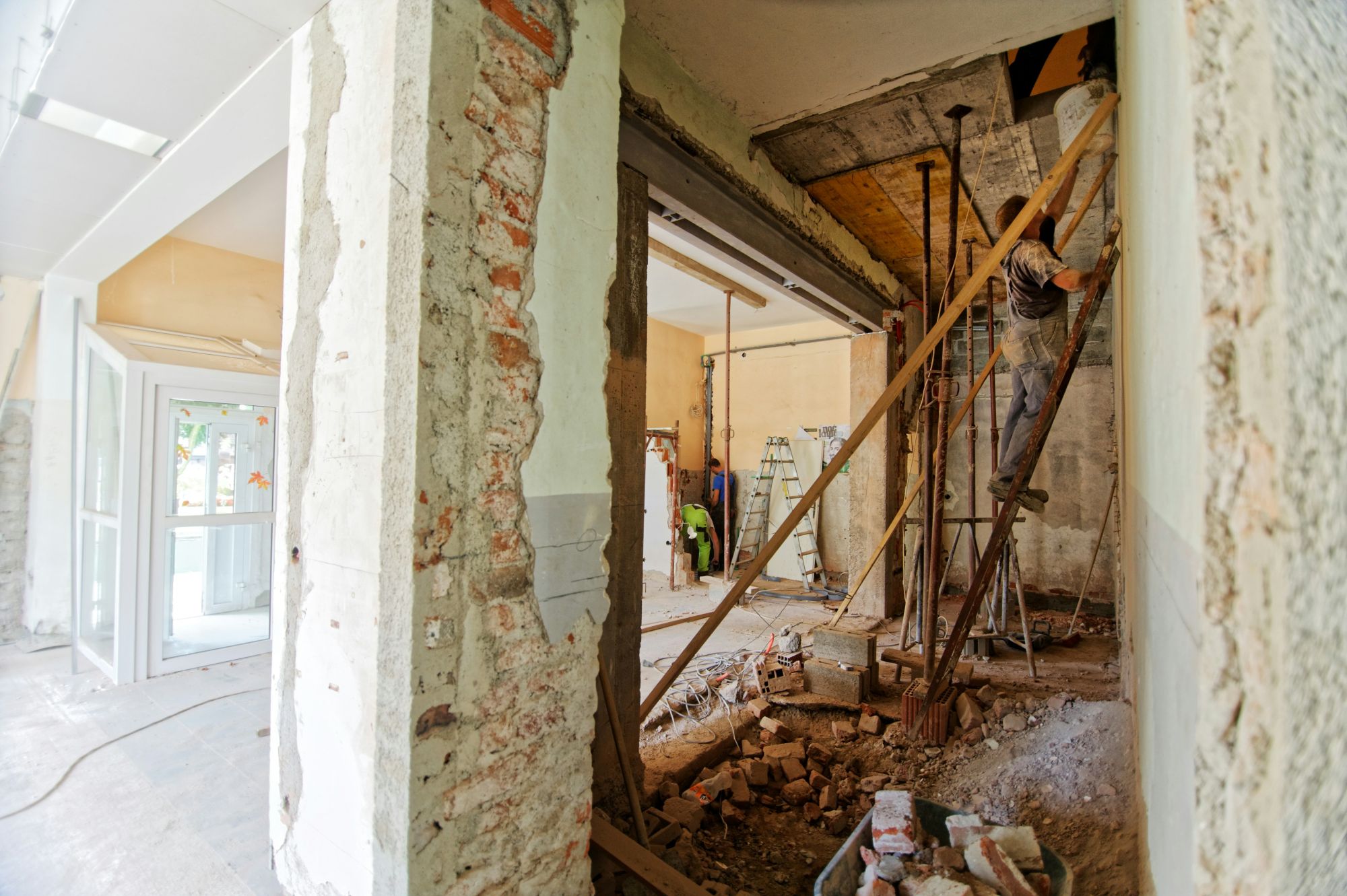 découvrez nos services experts en rénovation de maison à paris et en île-de-france pour transformer votre habitat avec qualité et professionnalisme.