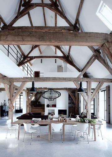 découvrez nos conseils et astuces pour réussir la rénovation d'une maison ancienne : étapes clés, budget, travaux à privilégier et idées pour moderniser tout en préservant le cachet de l'ancien.